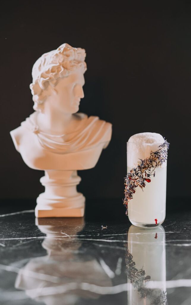 Cocktail sans alcool au Comptoir du Vice, présentation élégante